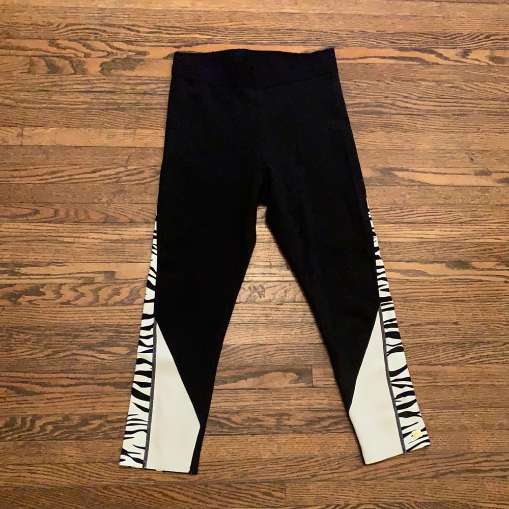 Aurum zebra and black crop legging
